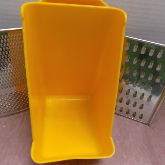 MCM Melamine Rasper Cheese Vegetable Grater Gustavsberg Sweden RARE Retro '70s - Picture 2 of 9